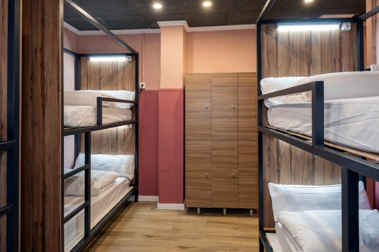Som Hostel By The Venue Valencia Luaran gambar